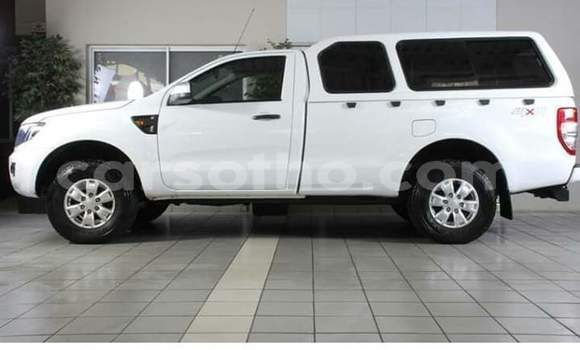 Sayi Na hannu Ford Ranger White Mota in Maseru a Maseru Sayi Na hannu Ford Ranger White Mota in Maseru a Maseru