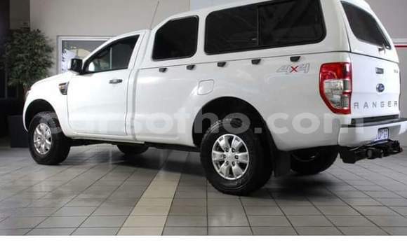 Sayi Na hannu Ford Ranger White Mota in Maseru a Maseru Sayi Na hannu Ford Ranger White Mota in Maseru a Maseru