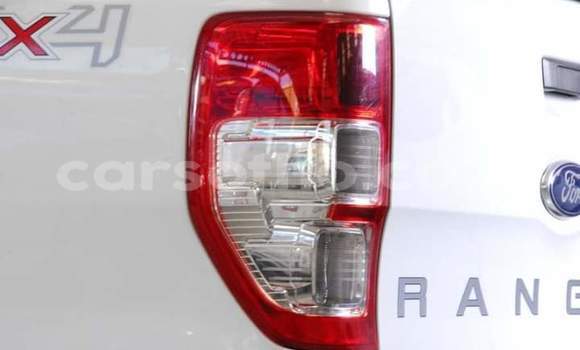 Sayi Na hannu Ford Ranger White Mota in Maseru a Maseru Sayi Na hannu Ford Ranger White Mota in Maseru a Maseru