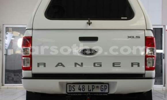 Sayi Na hannu Ford Ranger White Mota in Maseru a Maseru Sayi Na hannu Ford Ranger White Mota in Maseru a Maseru