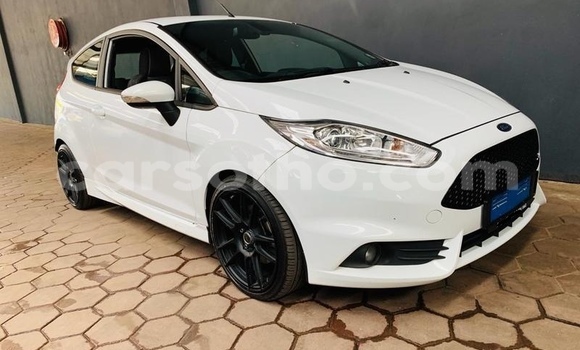 Sayi Na hannu Ford Fiesta ST White Mota in Maseru a Maseru Sayi Na hannu Ford Fiesta ST White Mota in Maseru a Maseru