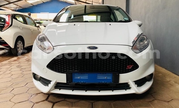 Sayi Na hannu Ford Fiesta ST White Mota in Maseru a Maseru Sayi Na hannu Ford Fiesta ST White Mota in Maseru a Maseru