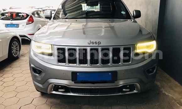 Sayi Na hannu Jeep Grand Cherokee Silver Mota in Maseru a Maseru Sayi Na hannu Jeep Grand Cherokee Silver Mota in Maseru a Maseru