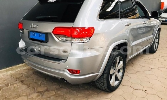 Sayi Na hannu Jeep Grand Cherokee Silver Mota in Maseru a Maseru Sayi Na hannu Jeep Grand Cherokee Silver Mota in Maseru a Maseru