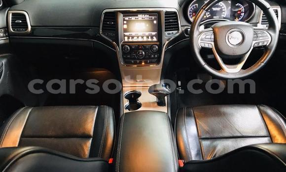 Sayi Na hannu Jeep Grand Cherokee Silver Mota in Maseru a Maseru Sayi Na hannu Jeep Grand Cherokee Silver Mota in Maseru a Maseru