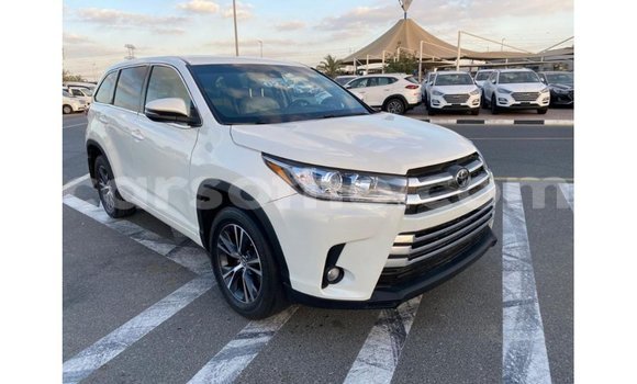 Sayi Imported Toyota Highlander White Mota in Import - Dubai a Maseru Sayi Imported Toyota Highlander White Mota in Import - Dubai a Maseru