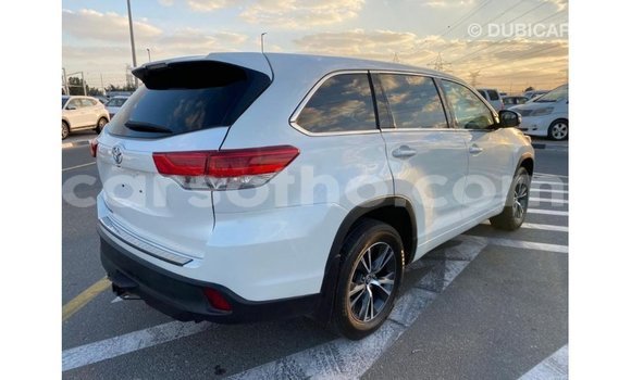 Sayi Imported Toyota Highlander White Mota in Import - Dubai a Maseru Sayi Imported Toyota Highlander White Mota in Import - Dubai a Maseru