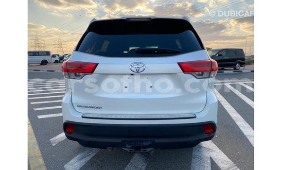 Sayi Imported Toyota Highlander White Mota in Import - Dubai a Maseru Sayi Imported Toyota Highlander White Mota in Import - Dubai a Maseru