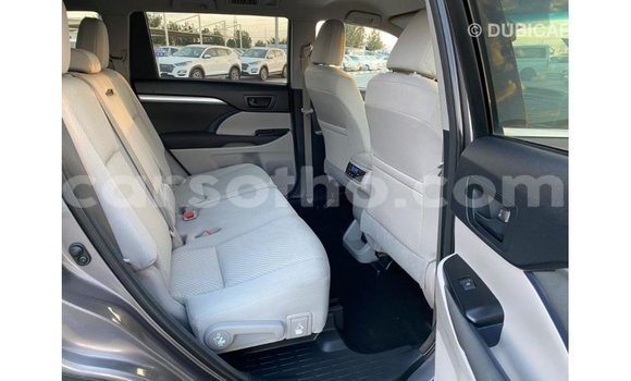 Sayi Imported Toyota Highlander White Mota in Import - Dubai a Maseru Sayi Imported Toyota Highlander White Mota in Import - Dubai a Maseru