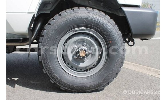 Buy Import Toyota Land Cruiser White Car in Import - Dubai in Maseru Buy Import Toyota Land Cruiser White Car in Import - Dubai in Maseru