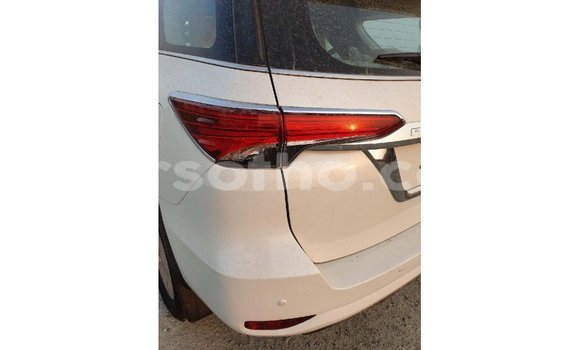 Buy Import Toyota Fortuner White Car in Import - Dubai in Maseru Buy Import Toyota Fortuner White Car in Import - Dubai in Maseru