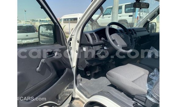 Acheter Import Voiture Toyota Hiace Blanc à Import - Dubai, Maseru Acheter Import Voiture Toyota Hiace Blanc à Import - Dubai, Maseru
