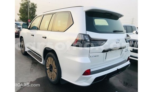 اشتري Imported Lexus LX White سيارة في Import - Dubai في Maseru اشتري Imported Lexus LX White سيارة في Import - Dubai في Maseru