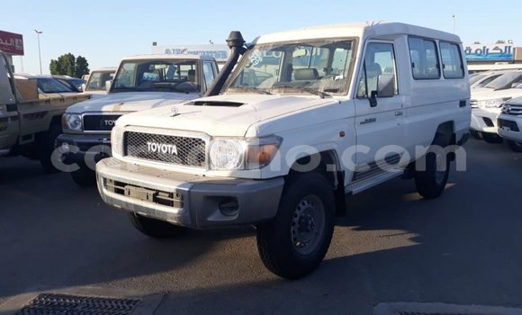 Acheter Import Voiture Toyota Land Cruiser Blanc à Import - Dubai, Maseru Acheter Import Voiture Toyota Land Cruiser Blanc à Import - Dubai, Maseru