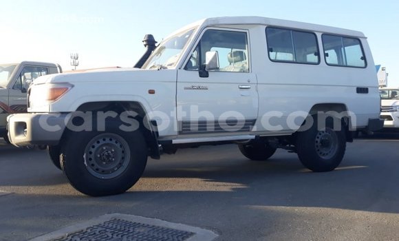 Acheter Import Voiture Toyota Land Cruiser Blanc à Import - Dubai, Maseru Acheter Import Voiture Toyota Land Cruiser Blanc à Import - Dubai, Maseru