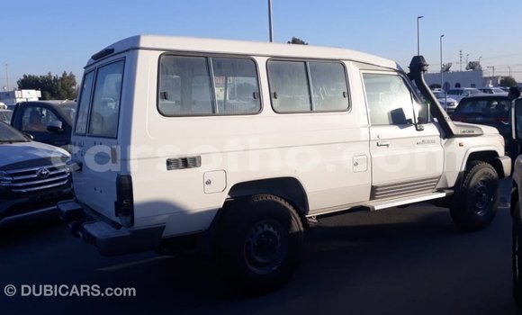 Acheter Import Voiture Toyota Land Cruiser Blanc à Import - Dubai, Maseru Acheter Import Voiture Toyota Land Cruiser Blanc à Import - Dubai, Maseru
