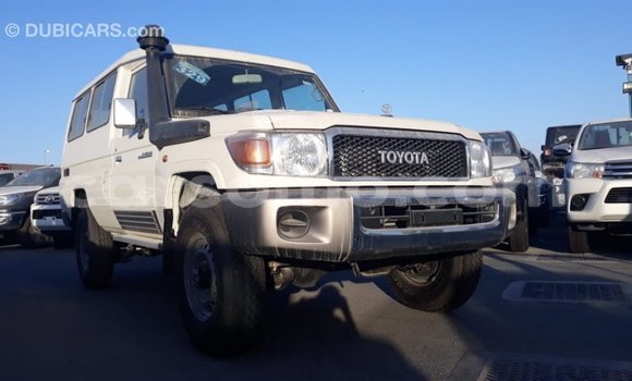 Acheter Import Voiture Toyota Land Cruiser Blanc à Import - Dubai, Maseru Acheter Import Voiture Toyota Land Cruiser Blanc à Import - Dubai, Maseru