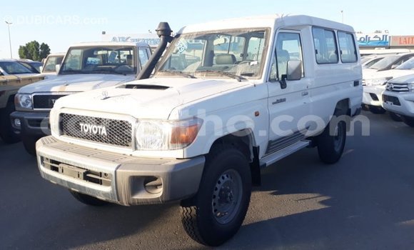 Acheter Import Voiture Toyota Land Cruiser Blanc à Import - Dubai, Maseru Acheter Import Voiture Toyota Land Cruiser Blanc à Import - Dubai, Maseru