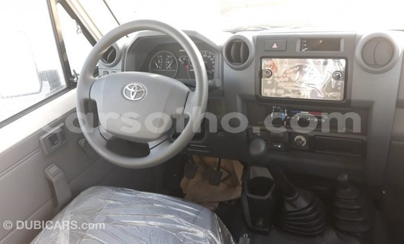 Acheter Import Voiture Toyota Land Cruiser Blanc à Import - Dubai, Maseru Acheter Import Voiture Toyota Land Cruiser Blanc à Import - Dubai, Maseru