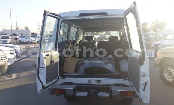 Acheter Import Voiture Toyota Land Cruiser Blanc à Import - Dubai, Maseru Acheter Import Voiture Toyota Land Cruiser Blanc à Import - Dubai, Maseru
