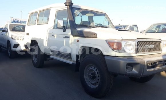 Acheter Import Voiture Toyota Land Cruiser Blanc à Import - Dubai, Maseru Acheter Import Voiture Toyota Land Cruiser Blanc à Import - Dubai, Maseru