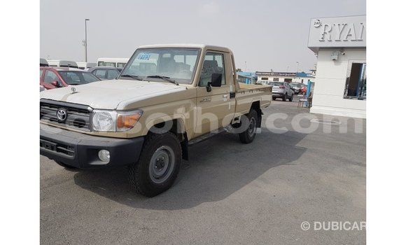 Sayi Imported Toyota Land Cruiser Beige Mota in Import - Dubai a Maseru Sayi Imported Toyota Land Cruiser Beige Mota in Import - Dubai a Maseru