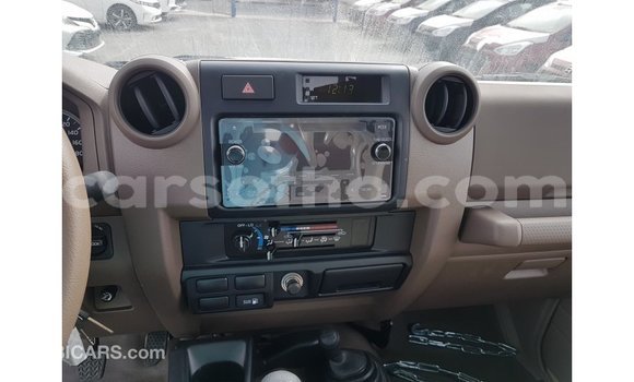Sayi Imported Toyota Land Cruiser Beige Mota in Import - Dubai a Maseru Sayi Imported Toyota Land Cruiser Beige Mota in Import - Dubai a Maseru