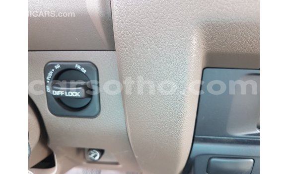 Sayi Imported Toyota Land Cruiser Beige Mota in Import - Dubai a Maseru Sayi Imported Toyota Land Cruiser Beige Mota in Import - Dubai a Maseru