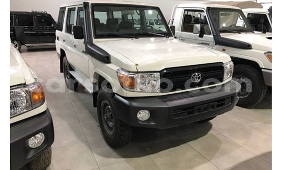 اشتري Imported Toyota Land Cruiser White سيارة في Import - Dubai في Maseru اشتري Imported Toyota Land Cruiser White سيارة في Import - Dubai في Maseru