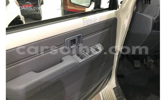 اشتري Imported Toyota Land Cruiser White سيارة في Import - Dubai في Maseru اشتري Imported Toyota Land Cruiser White سيارة في Import - Dubai في Maseru