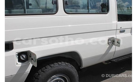 اشتري Imported Toyota Land Cruiser White سيارة في Import - Dubai في Maseru اشتري Imported Toyota Land Cruiser White سيارة في Import - Dubai في Maseru