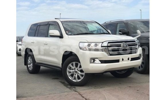 Buy Import Toyota Land Cruiser White Car in Import - Dubai in Maseru Buy Import Toyota Land Cruiser White Car in Import - Dubai in Maseru