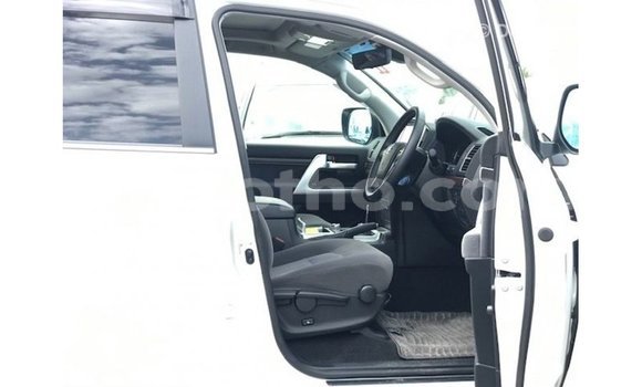 Buy Import Toyota Land Cruiser White Car in Import - Dubai in Maseru Buy Import Toyota Land Cruiser White Car in Import - Dubai in Maseru