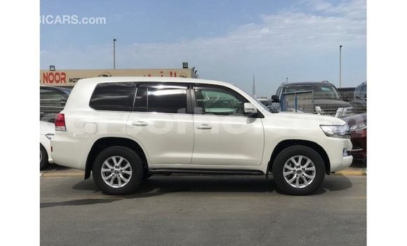 Buy Import Toyota Land Cruiser White Car in Import - Dubai in Maseru Buy Import Toyota Land Cruiser White Car in Import - Dubai in Maseru