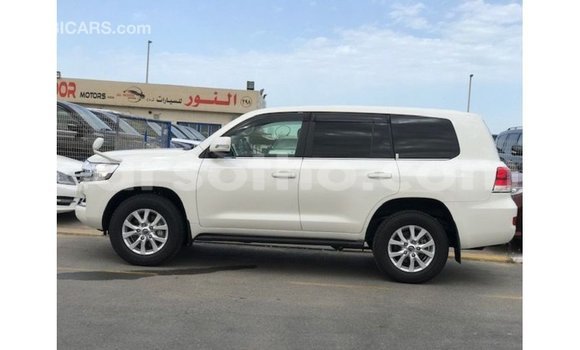 Buy Import Toyota Land Cruiser White Car in Import - Dubai in Maseru Buy Import Toyota Land Cruiser White Car in Import - Dubai in Maseru