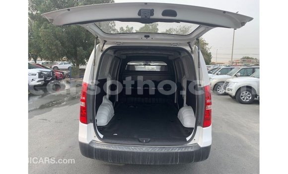 Acheter Import Voiture Hyundai Cargo Blanc à Import - Dubai, Maseru Acheter Import Voiture Hyundai Cargo Blanc à Import - Dubai, Maseru