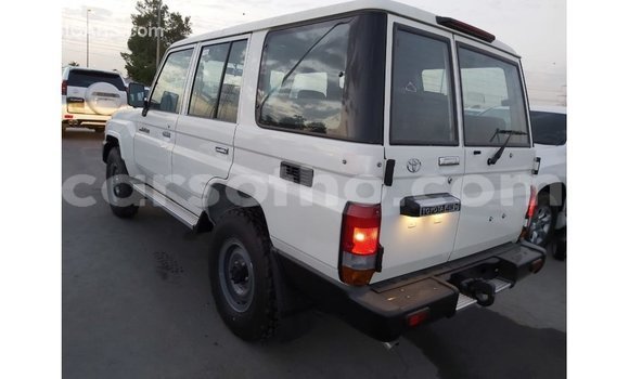 Sayi Imported Toyota Land Cruiser White Mota in Import - Dubai a Maseru Sayi Imported Toyota Land Cruiser White Mota in Import - Dubai a Maseru