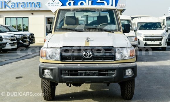 Sayi Imported Toyota Land Cruiser Beige Mota in Import - Dubai a Maseru Sayi Imported Toyota Land Cruiser Beige Mota in Import - Dubai a Maseru