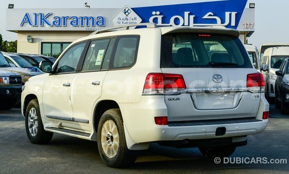 Sayi Imported Toyota Land Cruiser White Mota in Import - Dubai a Maseru Sayi Imported Toyota Land Cruiser White Mota in Import - Dubai a Maseru