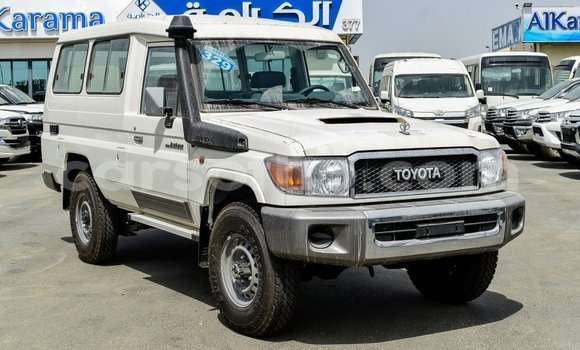 Acheter Import Voiture Toyota Land Cruiser Blanc à Import - Dubai, Maseru Acheter Import Voiture Toyota Land Cruiser Blanc à Import - Dubai, Maseru