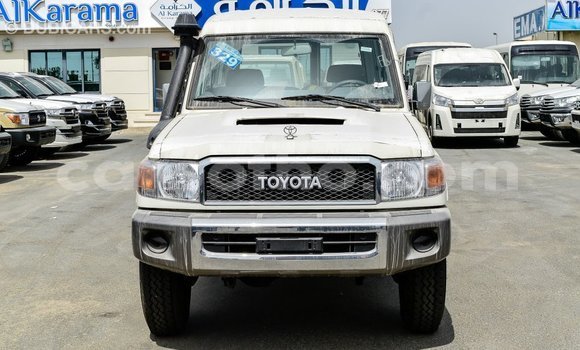 Acheter Import Voiture Toyota Land Cruiser Blanc à Import - Dubai, Maseru Acheter Import Voiture Toyota Land Cruiser Blanc à Import - Dubai, Maseru