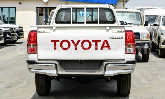 اشتري Imported Toyota Hilux White سيارة في Import - Dubai في Maseru اشتري Imported Toyota Hilux White سيارة في Import - Dubai في Maseru
