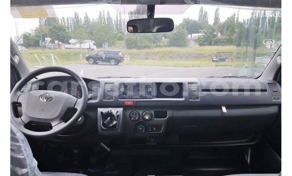 Acheter Import Voiture Toyota Hiace Blanc à Import - Dubai, Maseru Acheter Import Voiture Toyota Hiace Blanc à Import - Dubai, Maseru