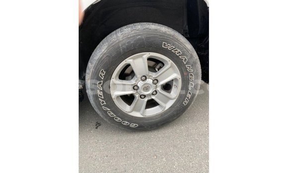 Acheter Import Voiture Toyota Sequoia Blanc à Import - Dubai, Maseru Acheter Import Voiture Toyota Sequoia Blanc à Import - Dubai, Maseru