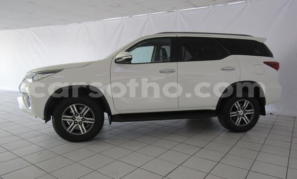 Acheter Occasion Voiture Toyota Fortuner Blanc à Maseru, Maseru Acheter Occasion Voiture Toyota Fortuner Blanc à Maseru, Maseru