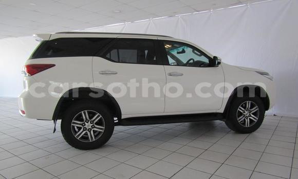 Acheter Occasion Voiture Toyota Fortuner Blanc à Maseru, Maseru Acheter Occasion Voiture Toyota Fortuner Blanc à Maseru, Maseru