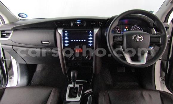 Acheter Occasion Voiture Toyota Fortuner Blanc à Maseru, Maseru Acheter Occasion Voiture Toyota Fortuner Blanc à Maseru, Maseru