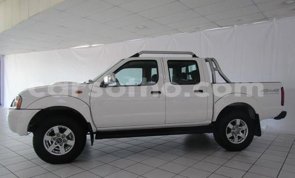 Sayi Na hannu Nissan NP 300 White Mota in Maseru a Maseru Sayi Na hannu Nissan NP 300 White Mota in Maseru a Maseru