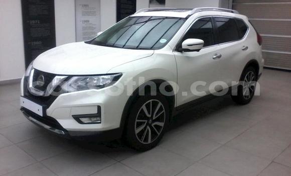 Sayi Na hannu Nissan X–Trail White Mota in Maseru a Maseru Sayi Na hannu Nissan X–Trail White Mota in Maseru a Maseru