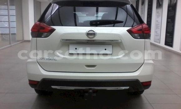 Sayi Na hannu Nissan X–Trail White Mota in Maseru a Maseru Sayi Na hannu Nissan X–Trail White Mota in Maseru a Maseru